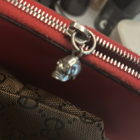 Alexander McQueen Red Long zip around wallet with skull tab. - Picture 4 of 9